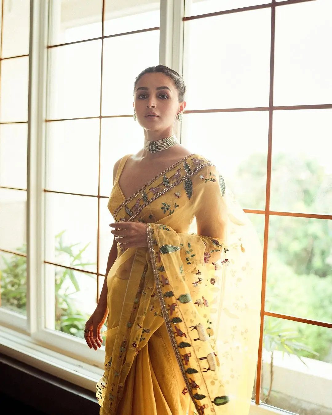 ALIA BHATT PHOTOSHOOT IN YELLOW SAREE SLEEVELESS BLOUSE 4